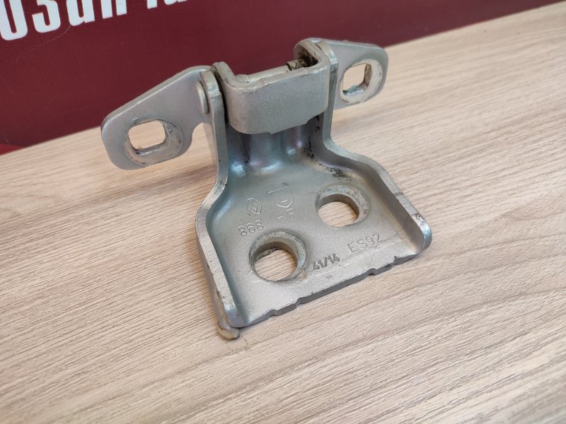 Петля двери