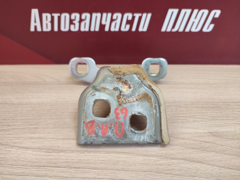 Петля двери