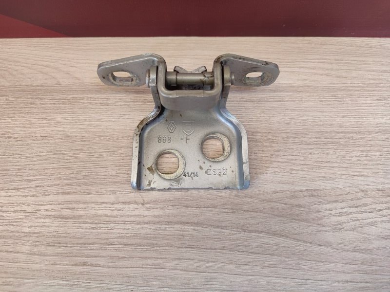 Петля двери