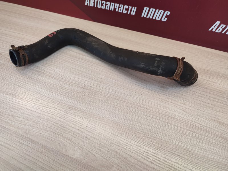 Верхний патрубок радиатора