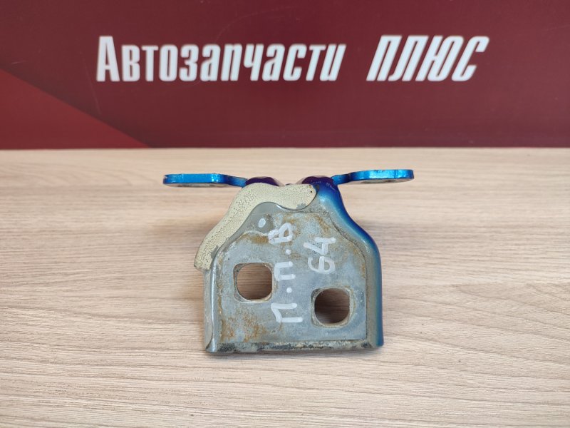 Петля двери