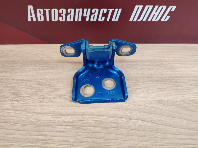 Петля двери