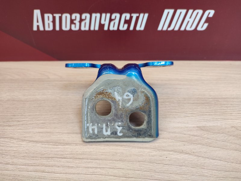 Петля двери