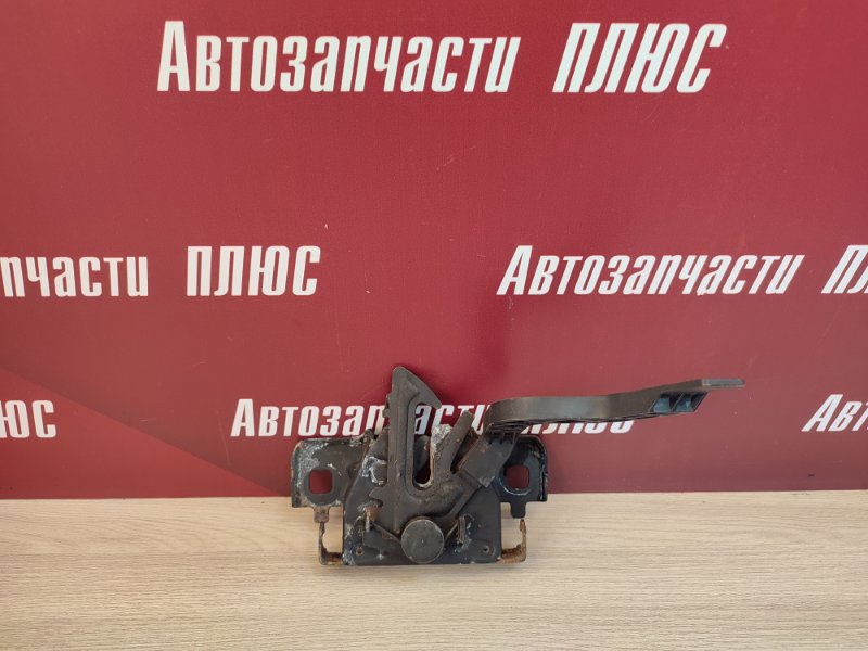 Замок капота
