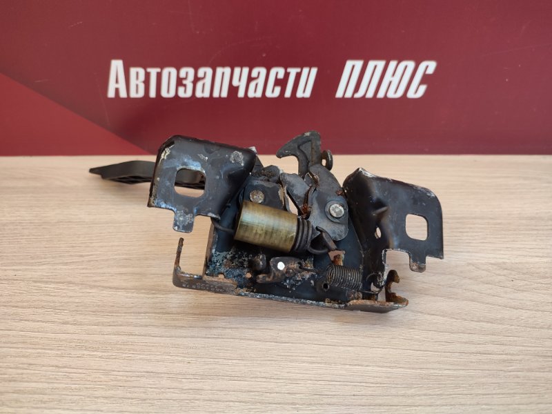 Замок капота