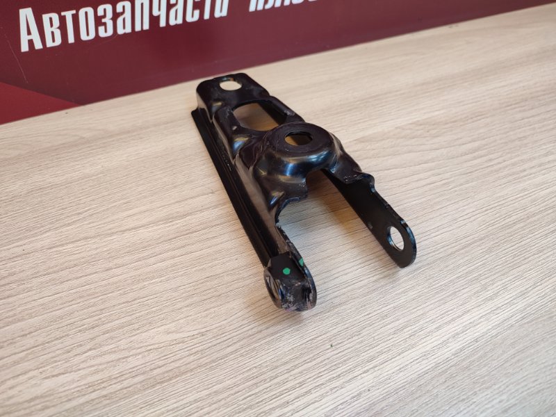 Кронштейн опоры двигателя