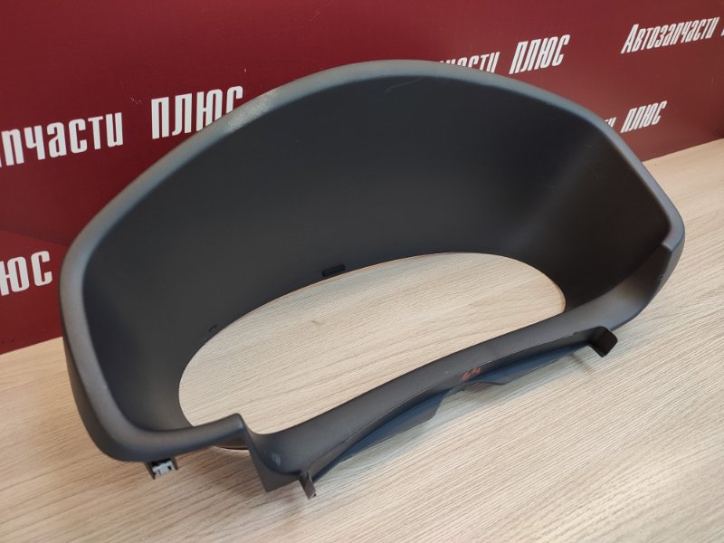 Козырек щитка приборов