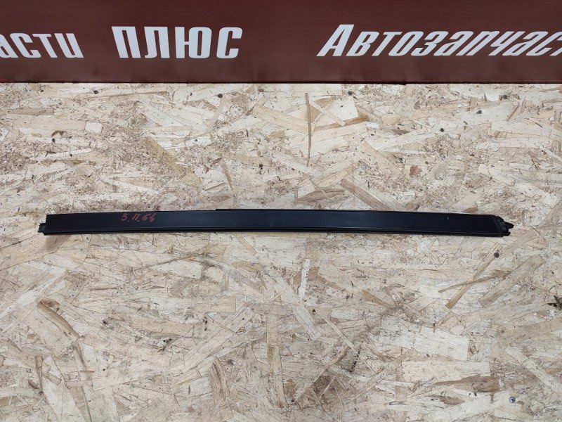 Направляющая стекла двери