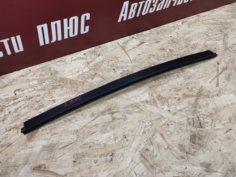 Направляющая стекла двери