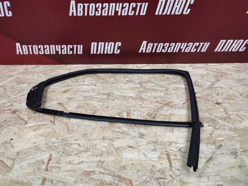 Уплотнитель стекла      двери