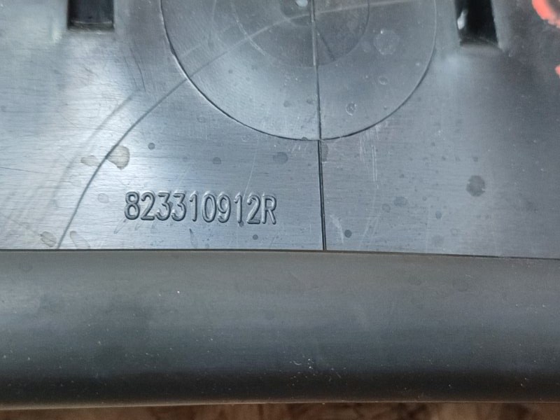 Уплотнитель стекла      двери