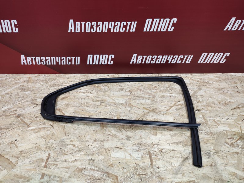 Уплотнитель стекла      двери