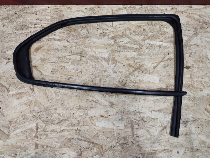 Уплотнитель стекла      двери