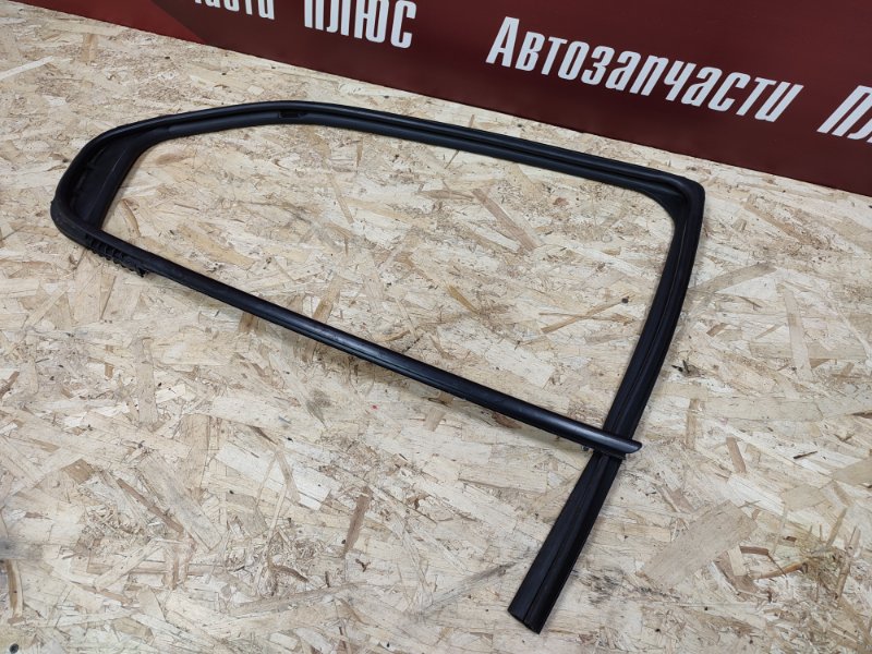 Уплотнитель стекла      двери