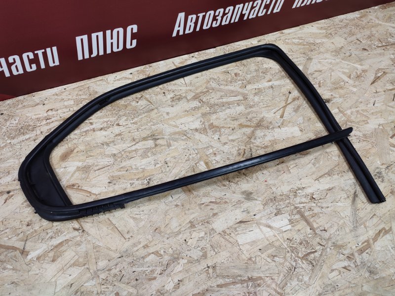 Уплотнитель стекла      двери