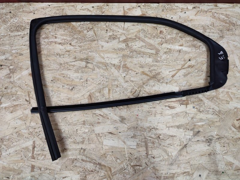 Уплотнитель стекла      двери