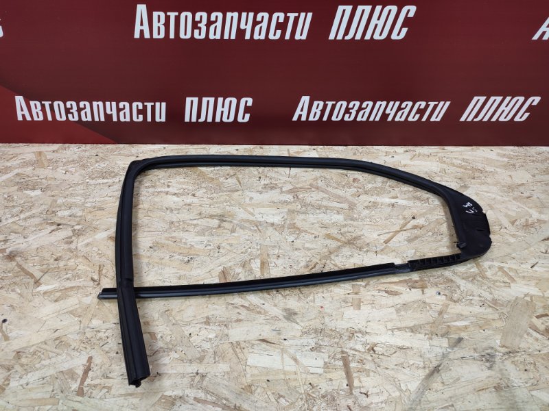 Уплотнитель стекла      двери