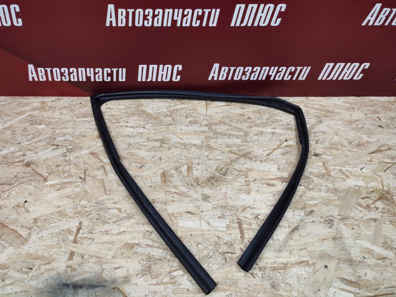 Уплотнитель стекла      двери