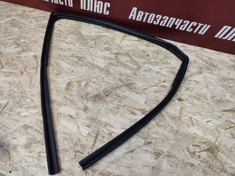 Уплотнитель стекла      двери