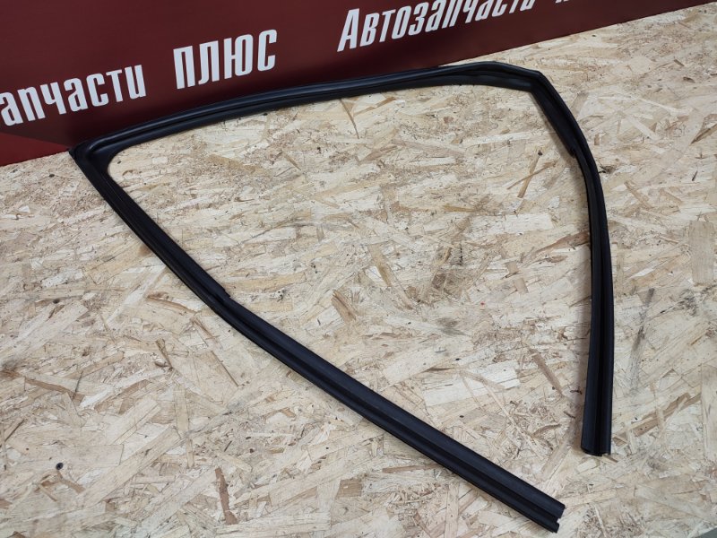 Уплотнитель стекла      двери