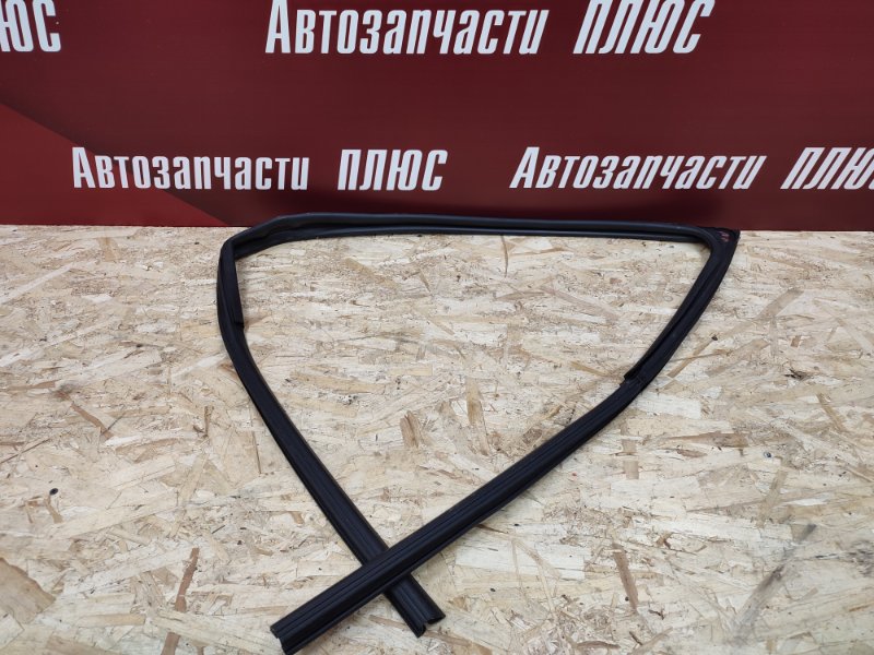 Уплотнитель стекла      двери