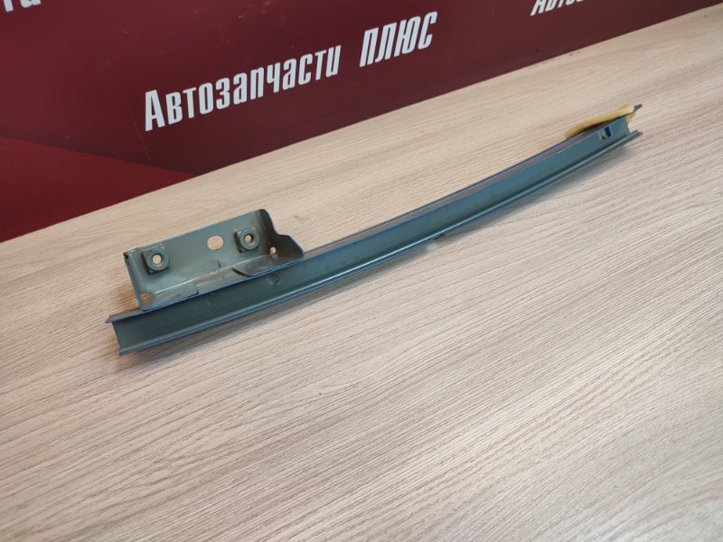 Направляющая стекла двери