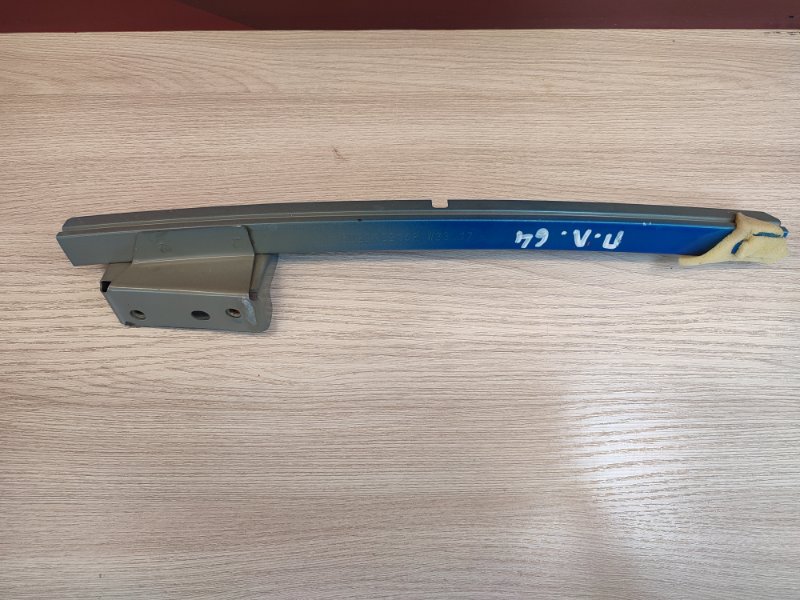 Направляющая стекла двери