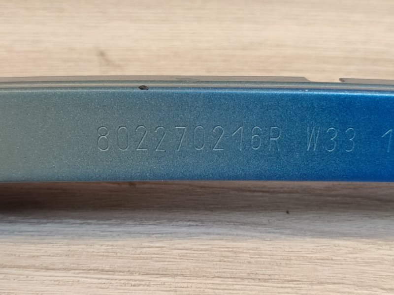 Направляющая стекла двери