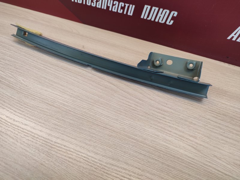 Направляющая стекла двери