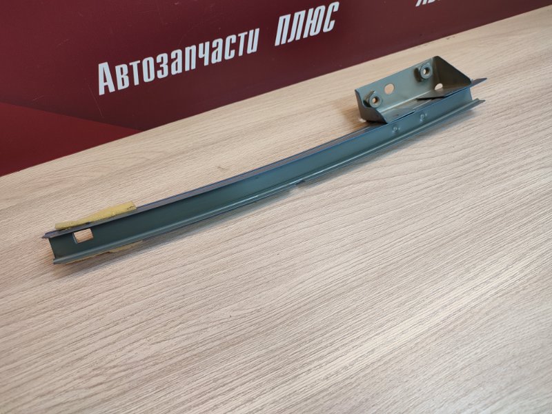 Направляющая стекла двери