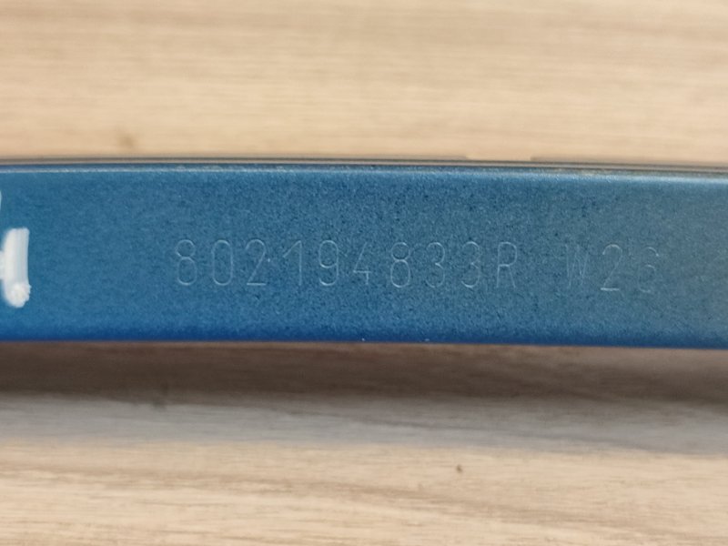 Направляющая стекла двери