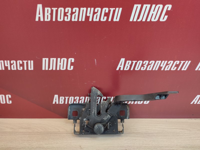 Замок капота