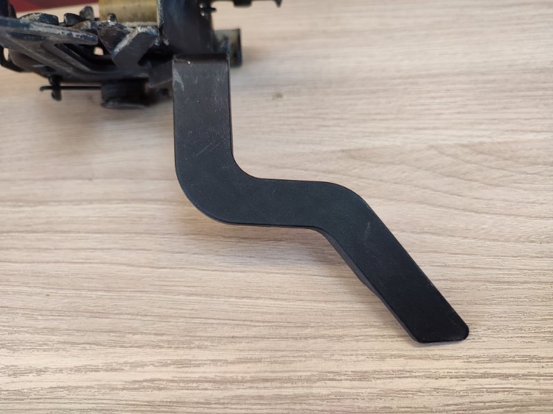 Замок капота