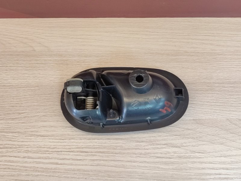 Внутренняя  ручка двери