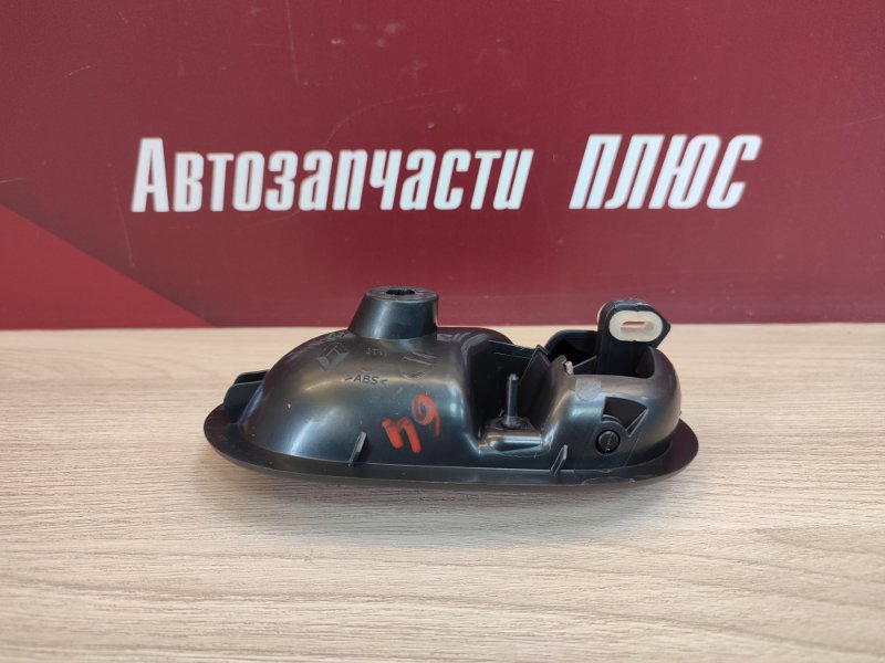 Внутренняя  ручка двери