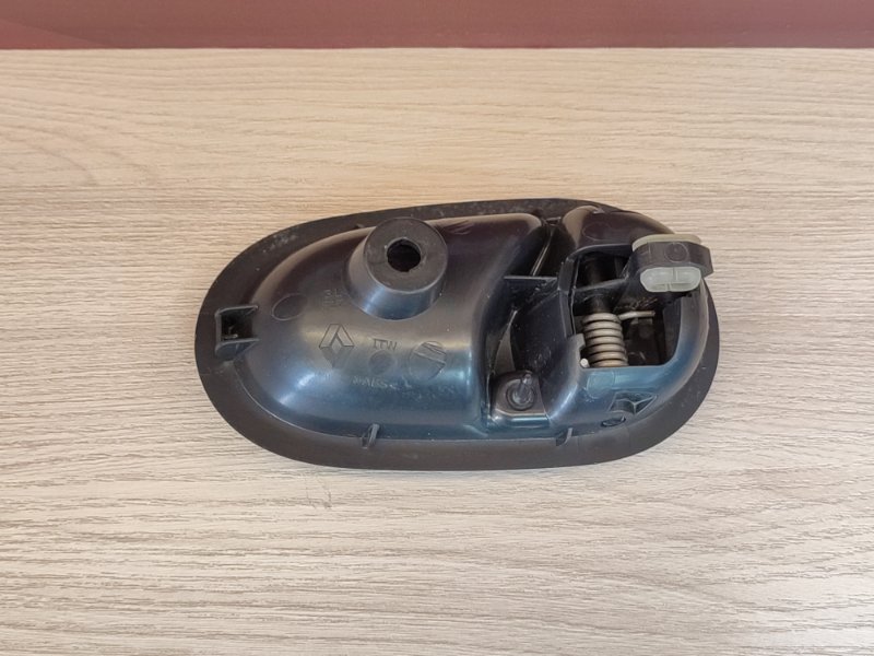 Внутренняя  ручка двери