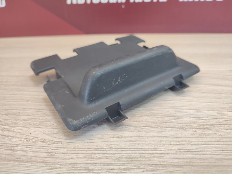 Накладка крышки багажника