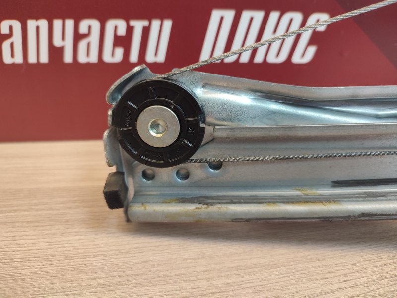 Стеклоподъемник    двери