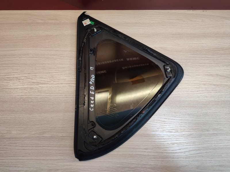 Форточка кузова