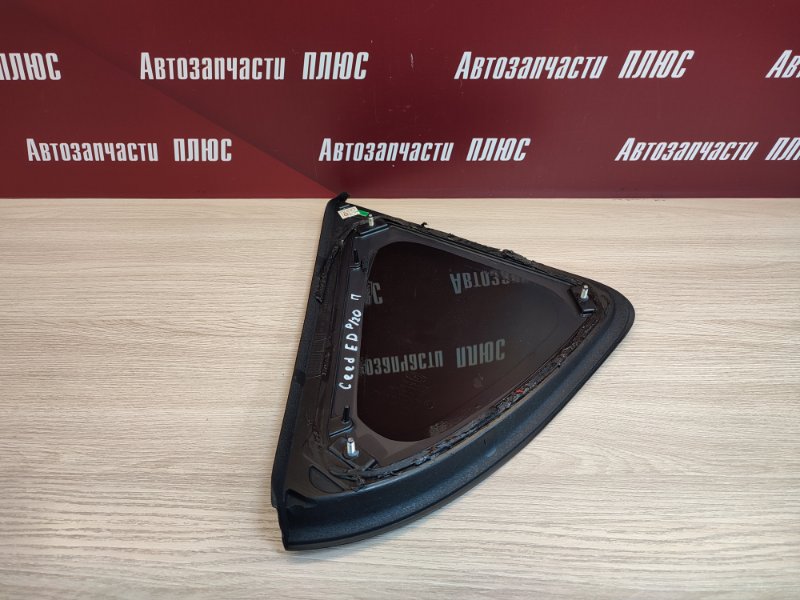 Форточка кузова