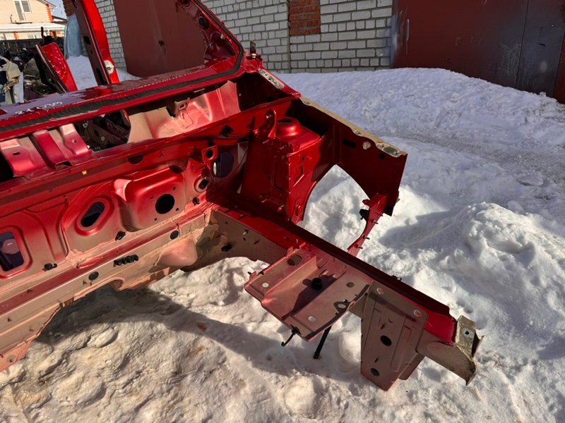 Передняя часть кузова