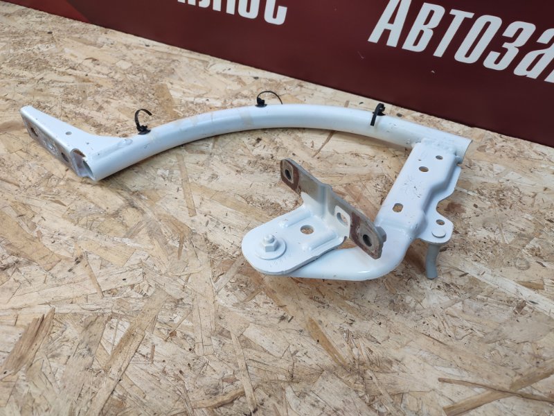 Петля крышки багажника