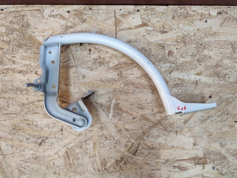 Петля крышки багажника