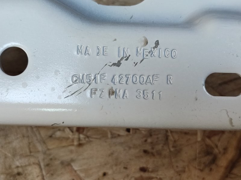 Петля крышки багажника