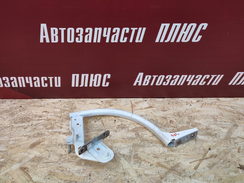 Петля крышки багажника