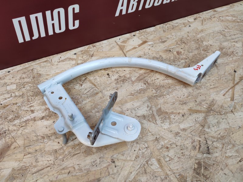 Петля крышки багажника