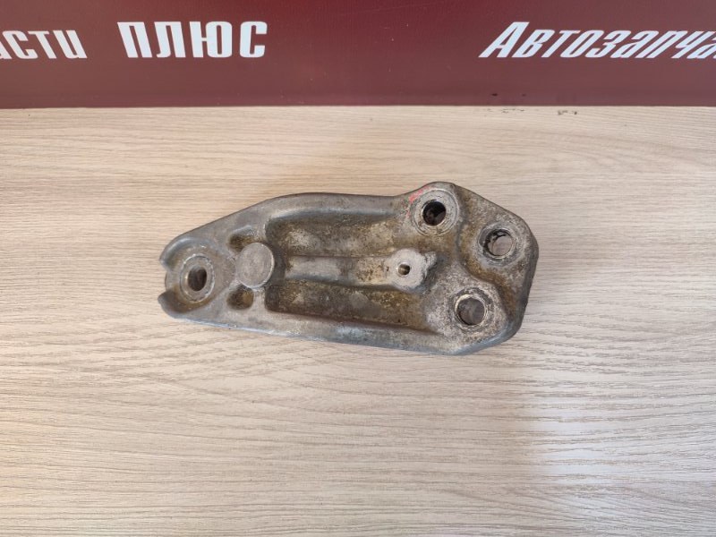 Кронштейн опоры двигателя