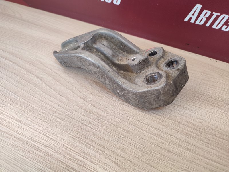 Кронштейн опоры двигателя