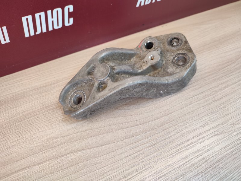 Кронштейн опоры двигателя