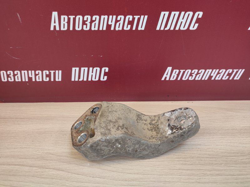 Кронштейн опоры двигателя